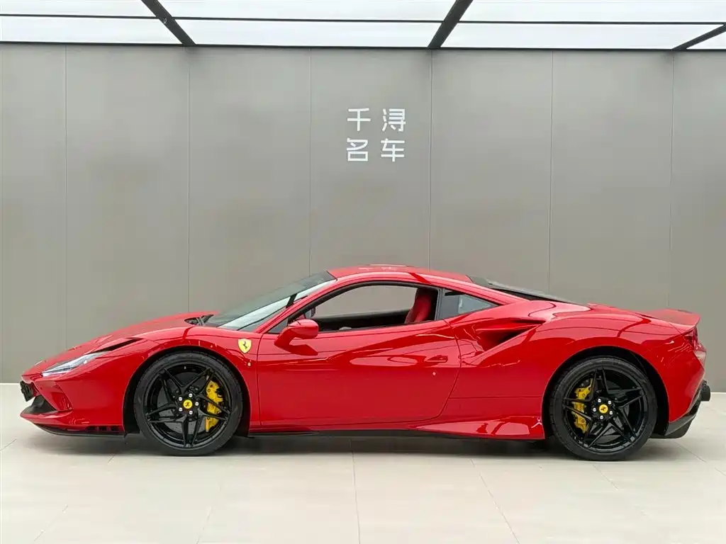 Фото 3 - Ferrari F8