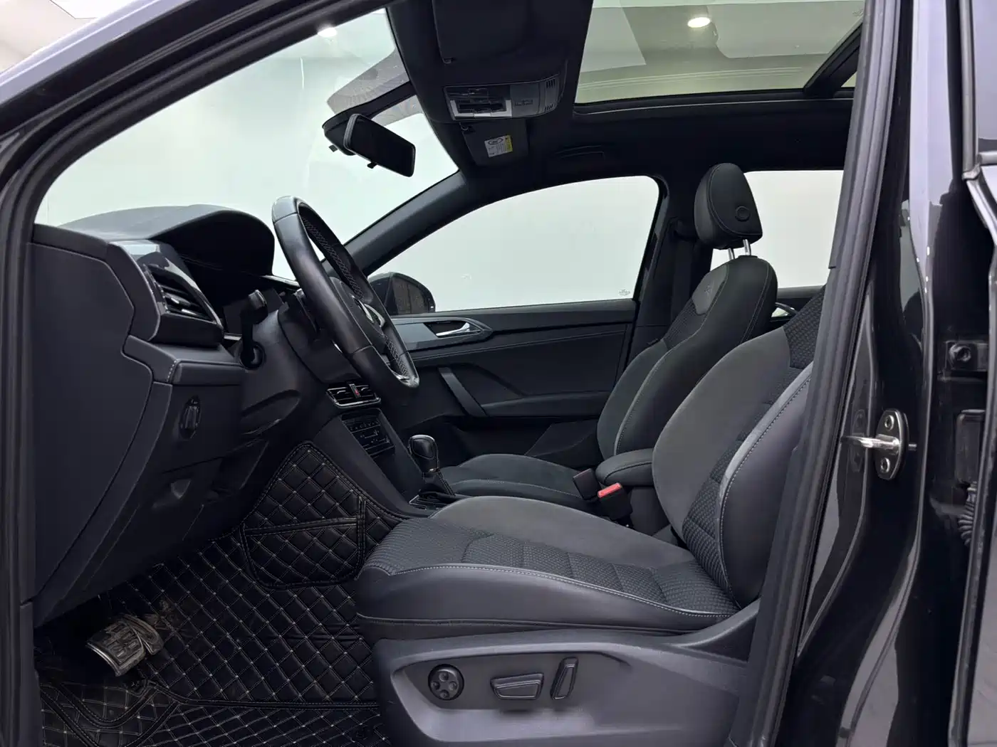 Volkswagen Tharu 2022 280TSI FWD R-Line фото 4
