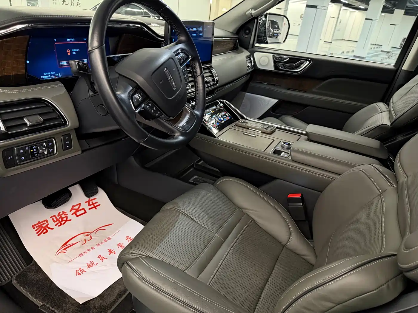 LINCOLN NAVIGATOR