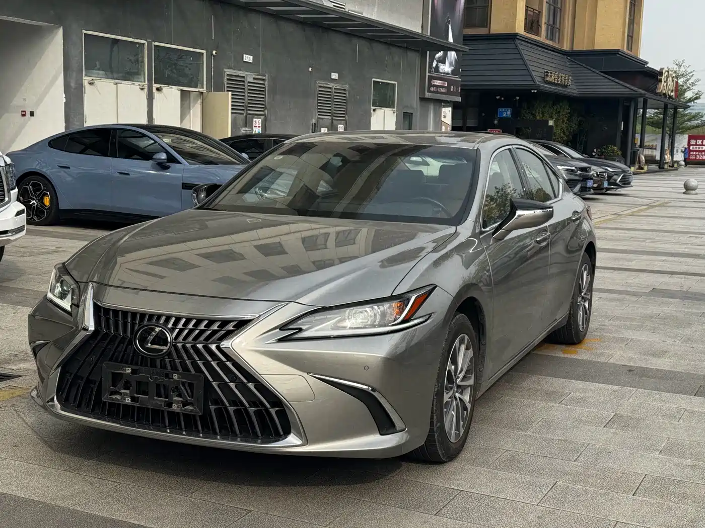 Lexus ES 2022 — пригон из Китая