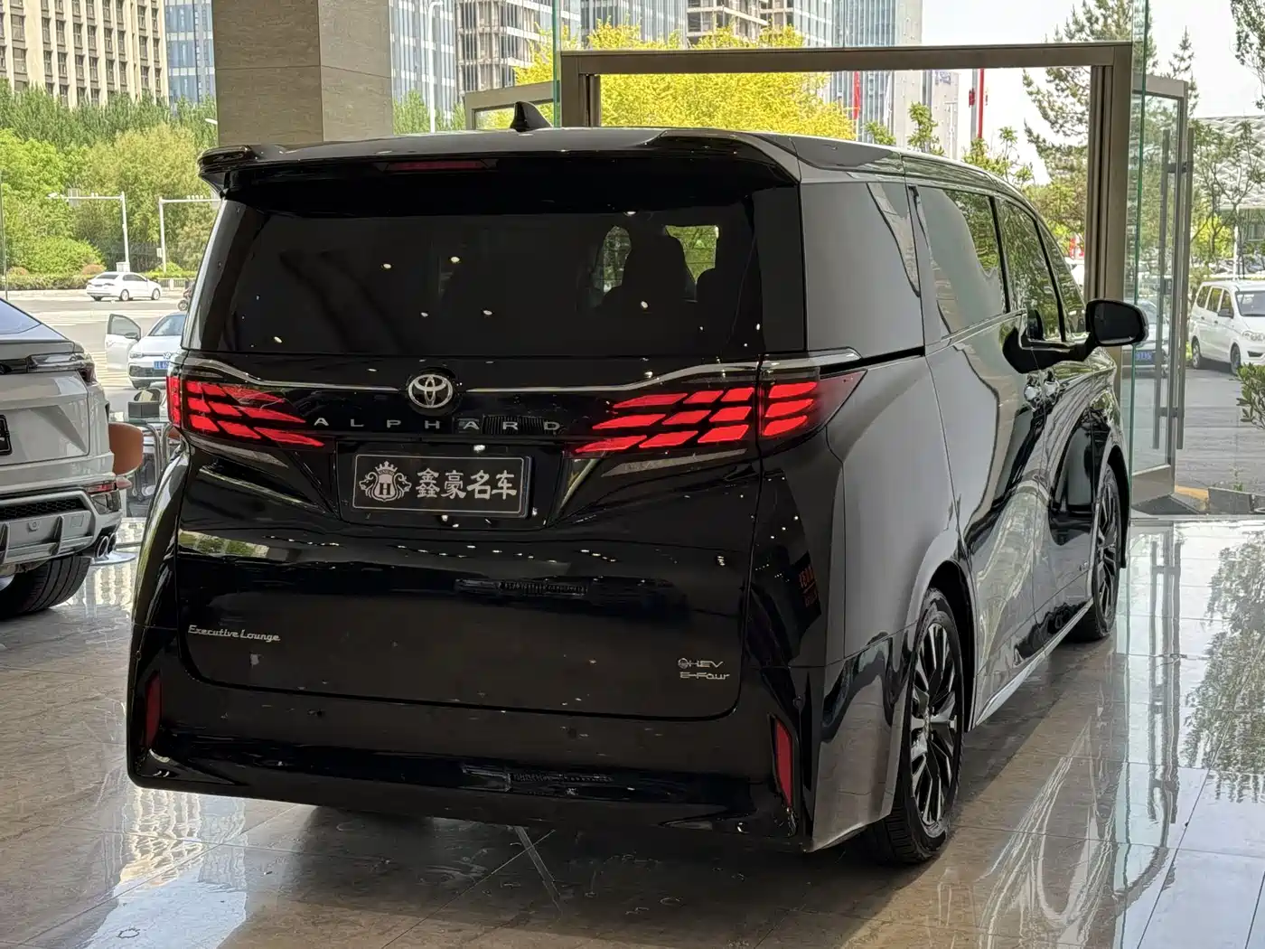Toyota Alphard фото 25