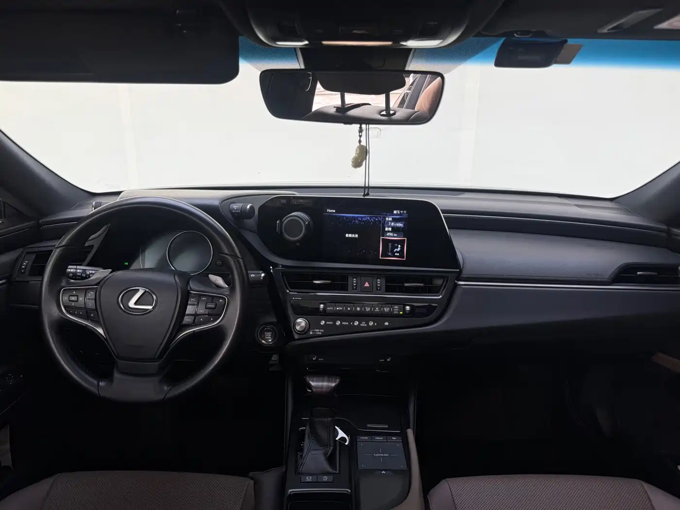 Фото 16 - Lexus ES