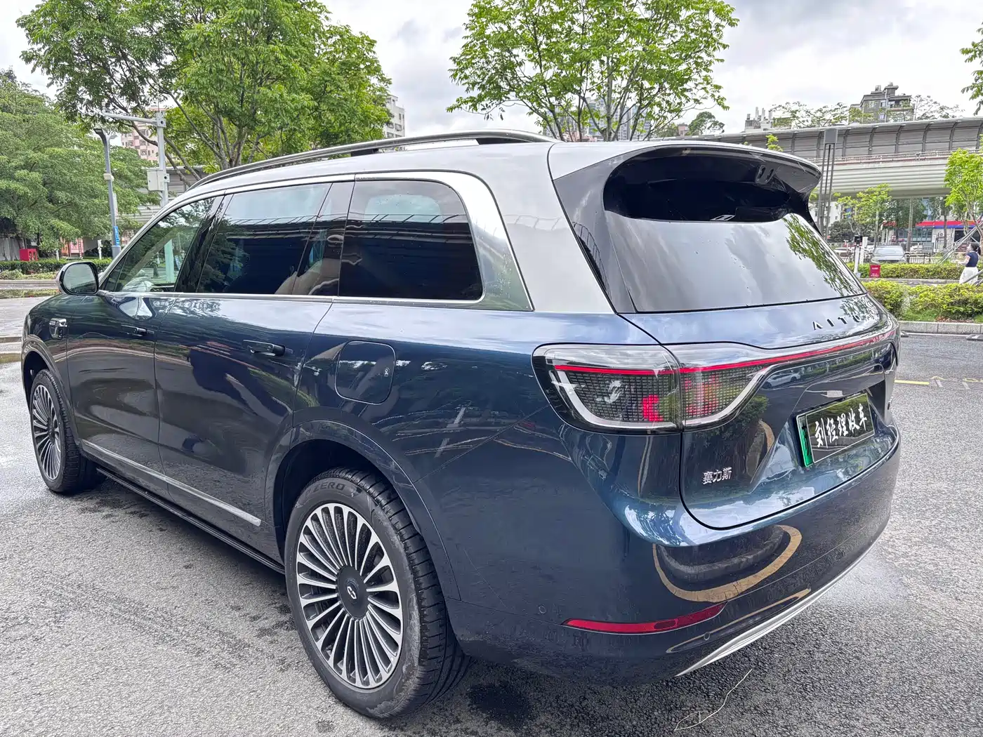 AITO Wenjie AITO M9 2025 Extended Range Ultra 52kWh 6-Seater фото 5