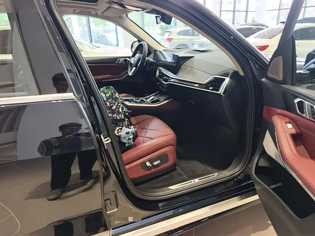 BMW X5 2025 Model xDrive 30Li Exclusive M Sport Blackout Package фото 11