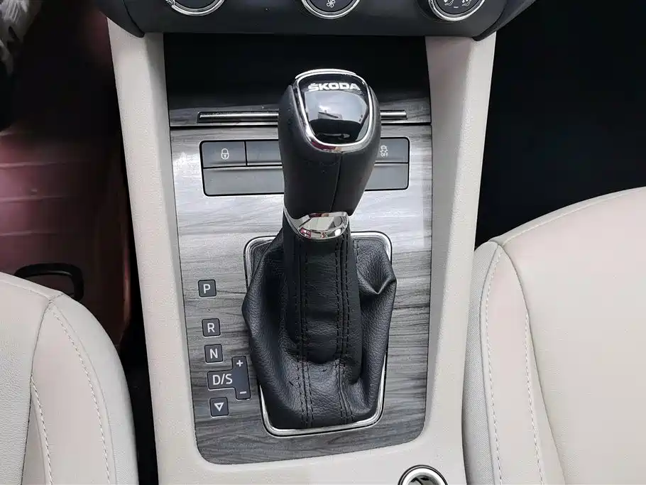 Škoda Octavia 2015 1.6L Automatic逸俊版 фото 16