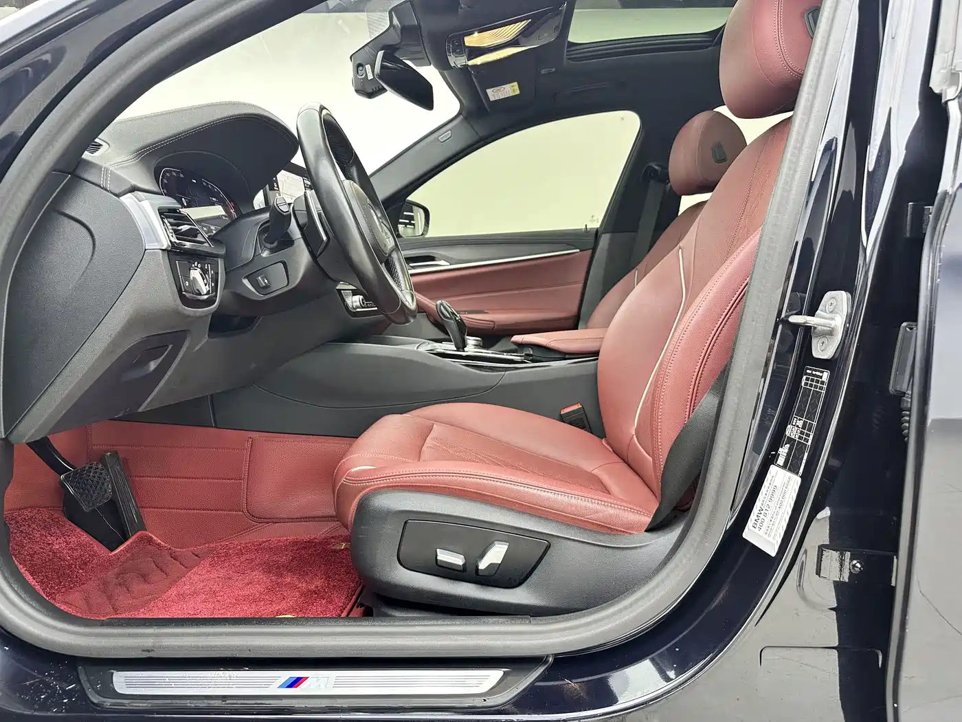 BMW 5 Series 2023 530Li Leading M Sport Package фото 12