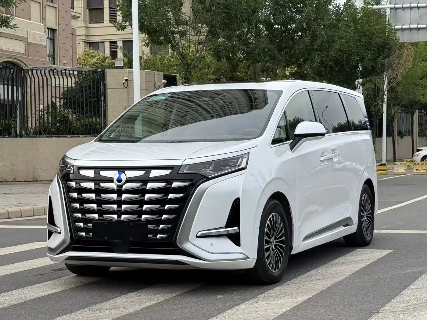 Denza D9 2022 DM-i 970 AWD Flagship