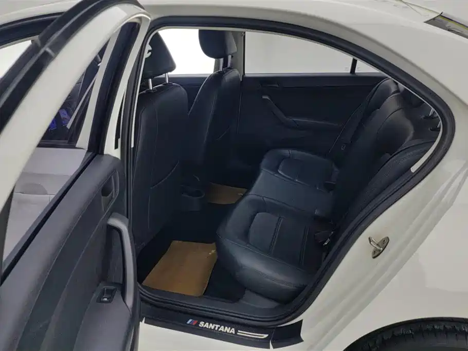VOLKSWAGEN SANTANA