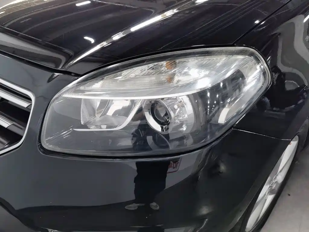 Renault Koleos (Import) 2012 2012 2.5L 4WD Comfort Navigation Edition