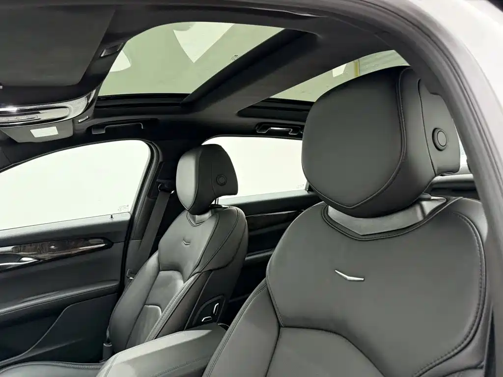 Фото 25 - Cadillac CT6