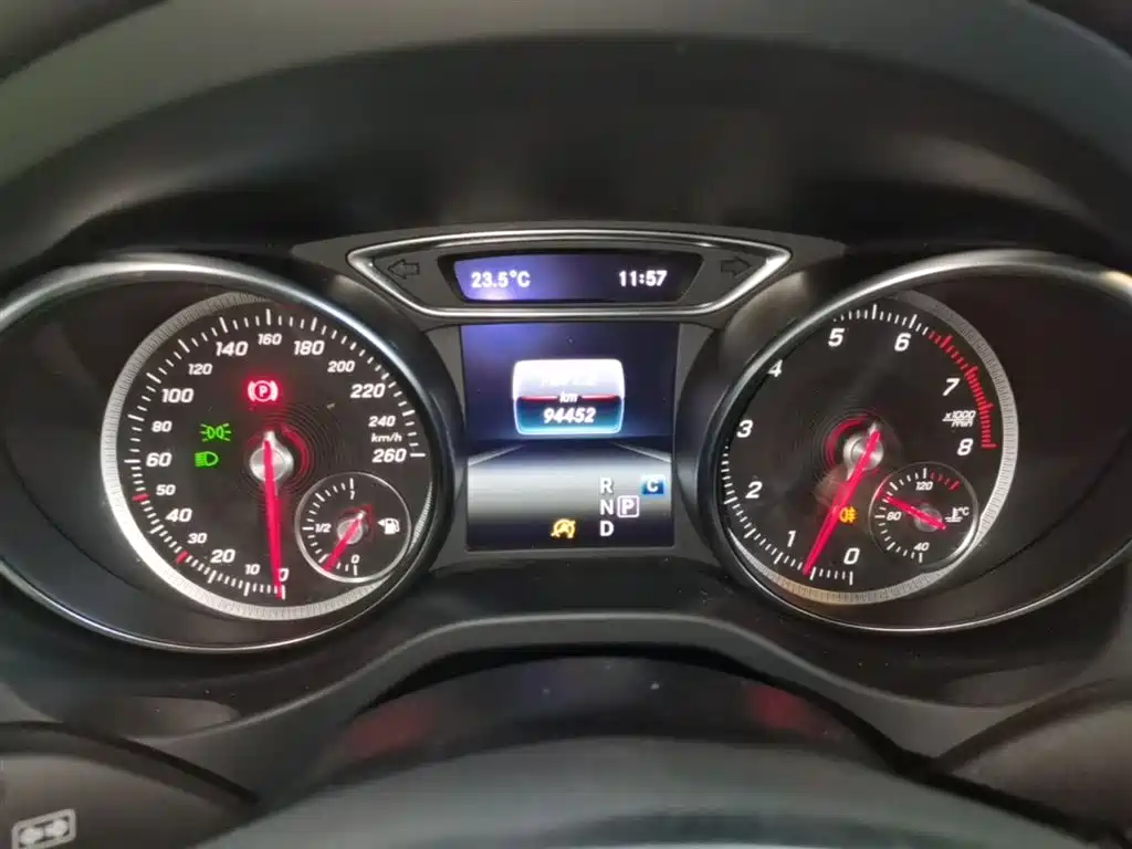 Mercedes-Benz CLA (Import) 2018 CLA 220 4MATIC фото 12
