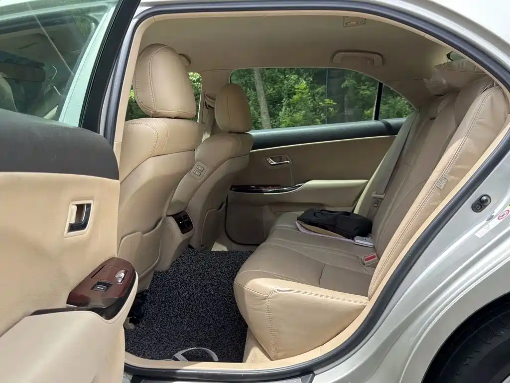 Фото 9 - Toyota Crown