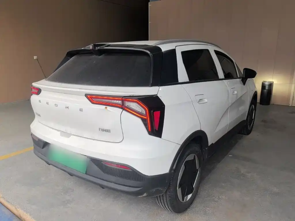 Фото 7 - Geely Geometry E Firefly