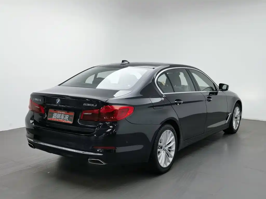Photo 2 - BMW 5 Series