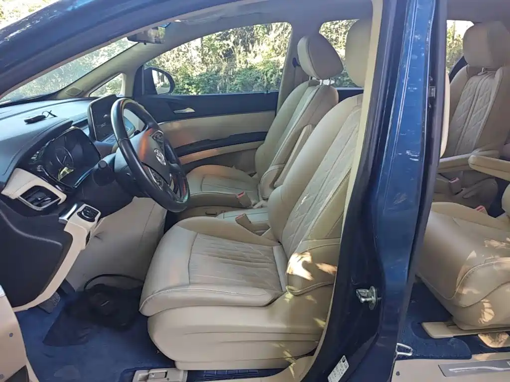 Фото 15 - Buick GL8