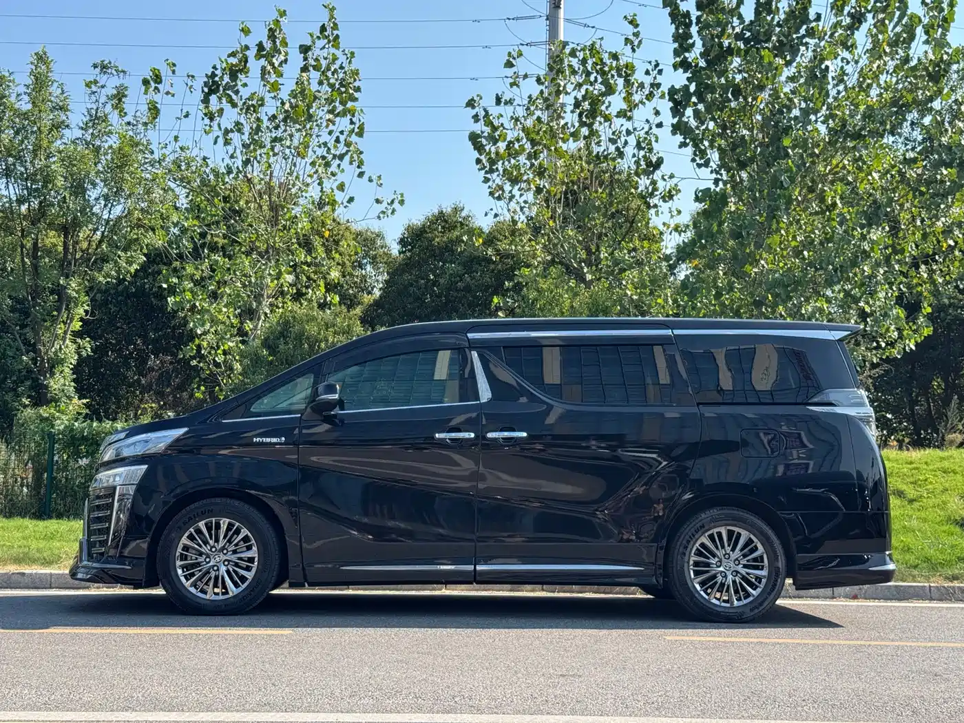 Photo 16 - Toyota Vellfire