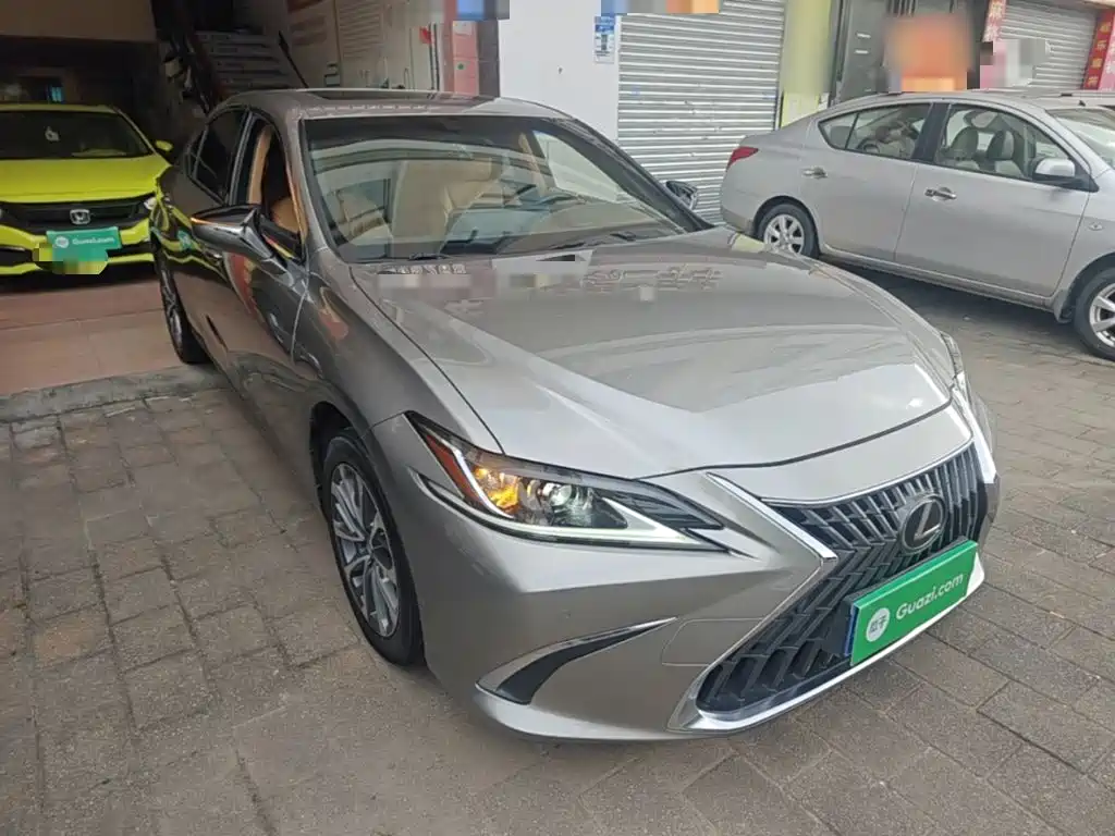 Фото 4 - Lexus ES