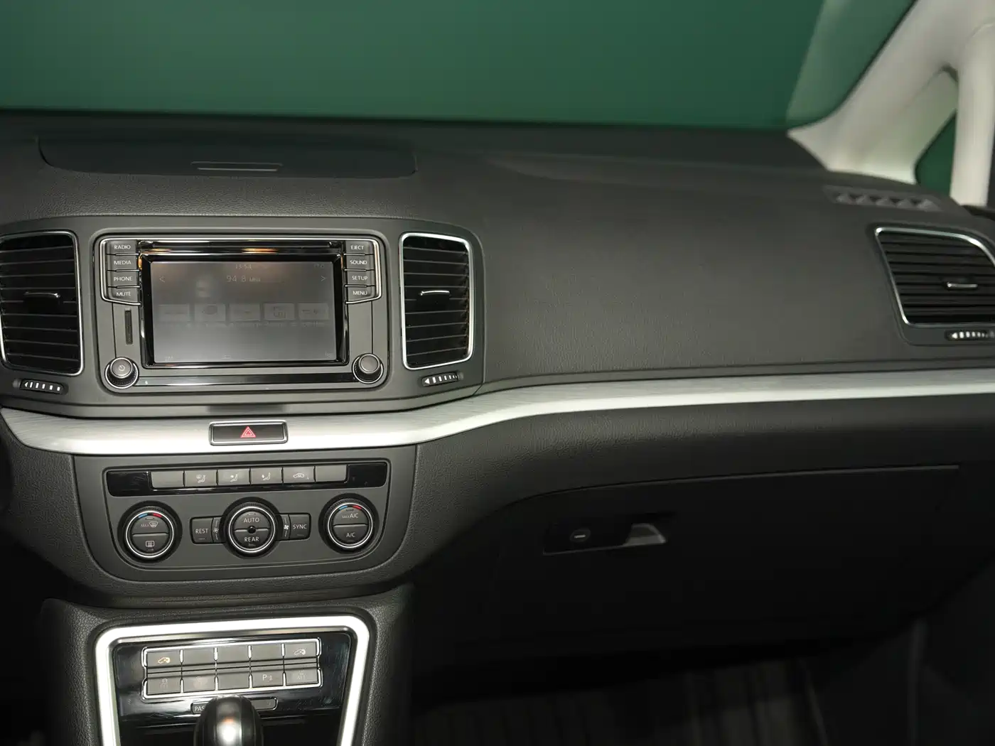 Volkswagen Sharan 2016 380TSI Comfort 7-seater фото 32