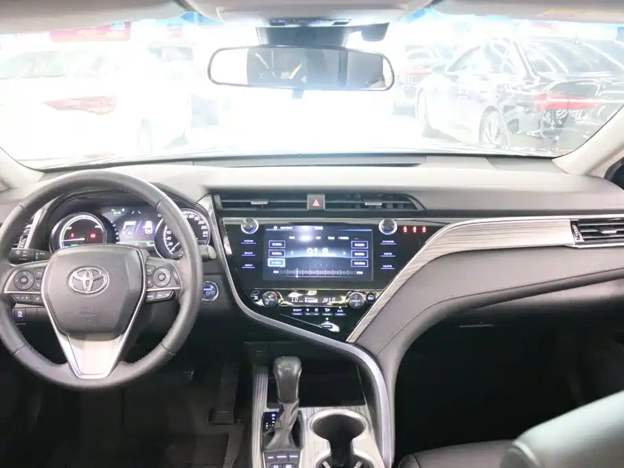 Photo 5 - Toyota Camry