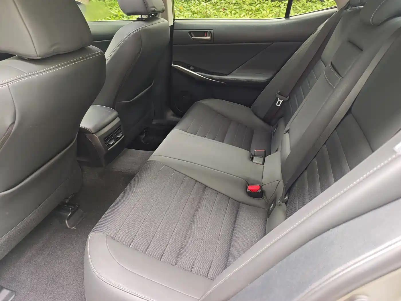 Lexus IS 2017 300 Leading Edition фото 14