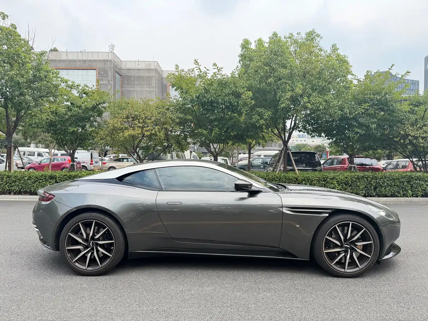 Aston Martin DB11 2017 2016 5.2T Launch Edition