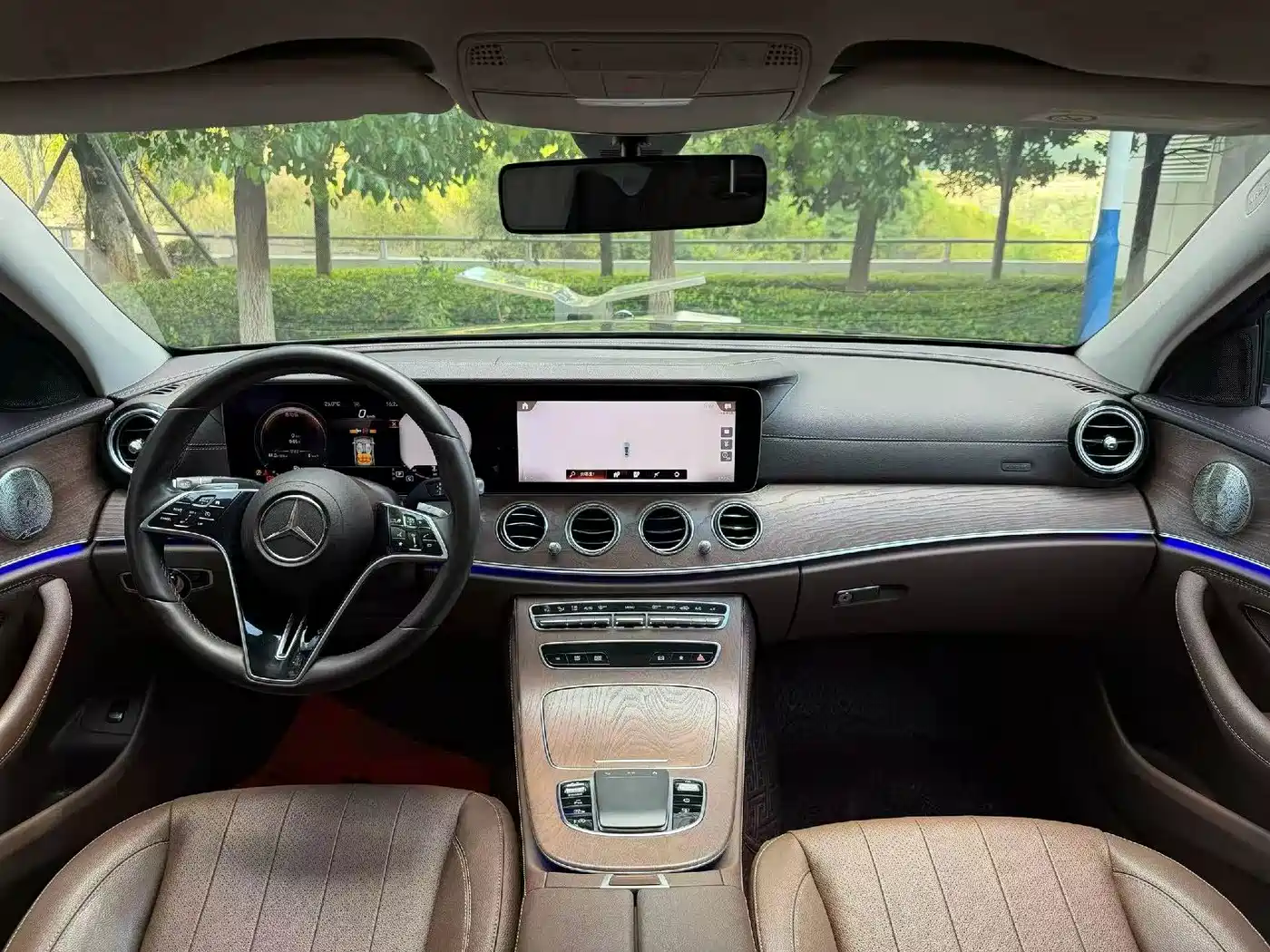 Фото 5 - Mercedes-Benz E-Class