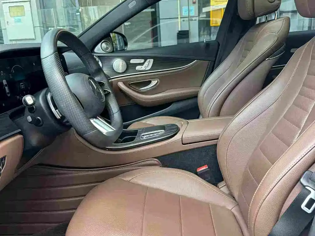 Фото 8 - Mercedes-Benz E-Class