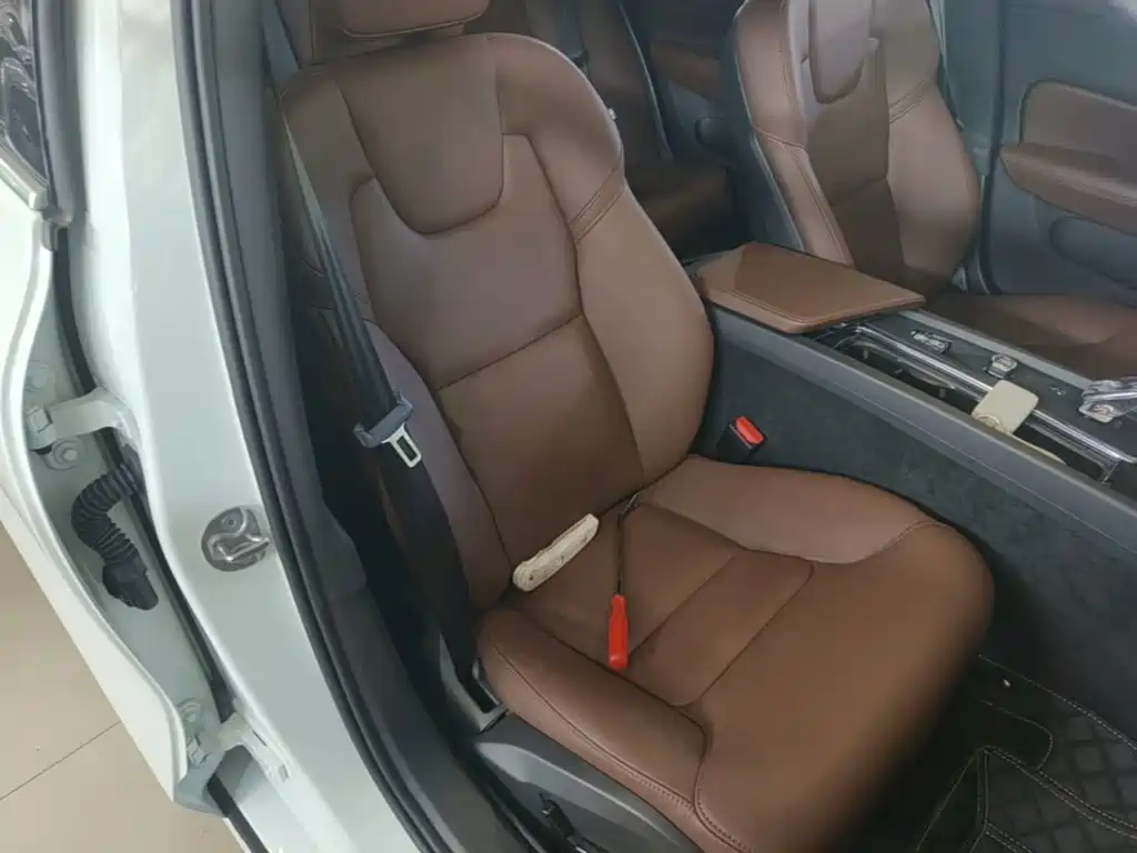 Фото 25 - Volvo S60