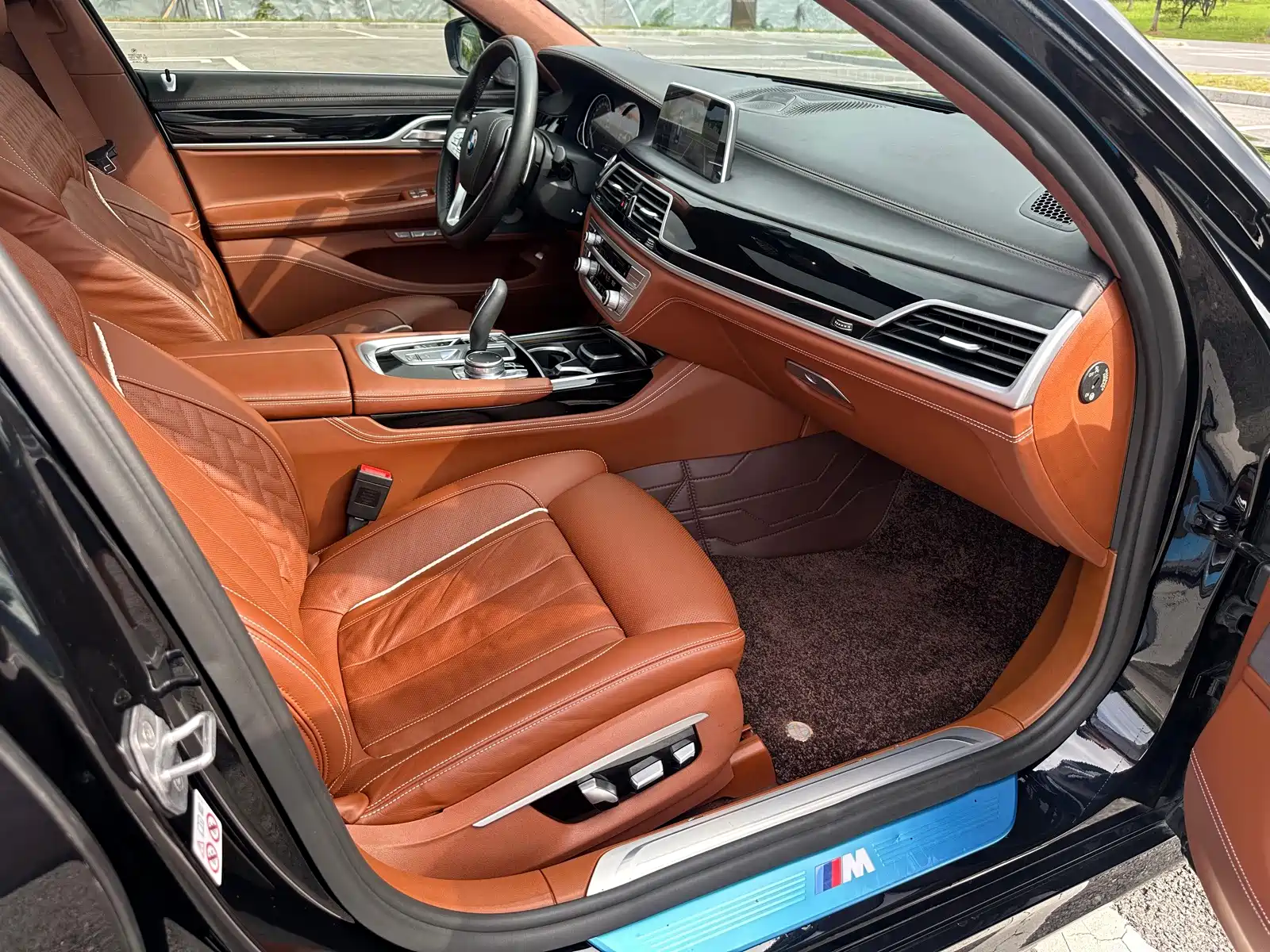Фото 12 - BMW 7 Series