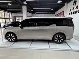 Фото 4 - Volvo EM90