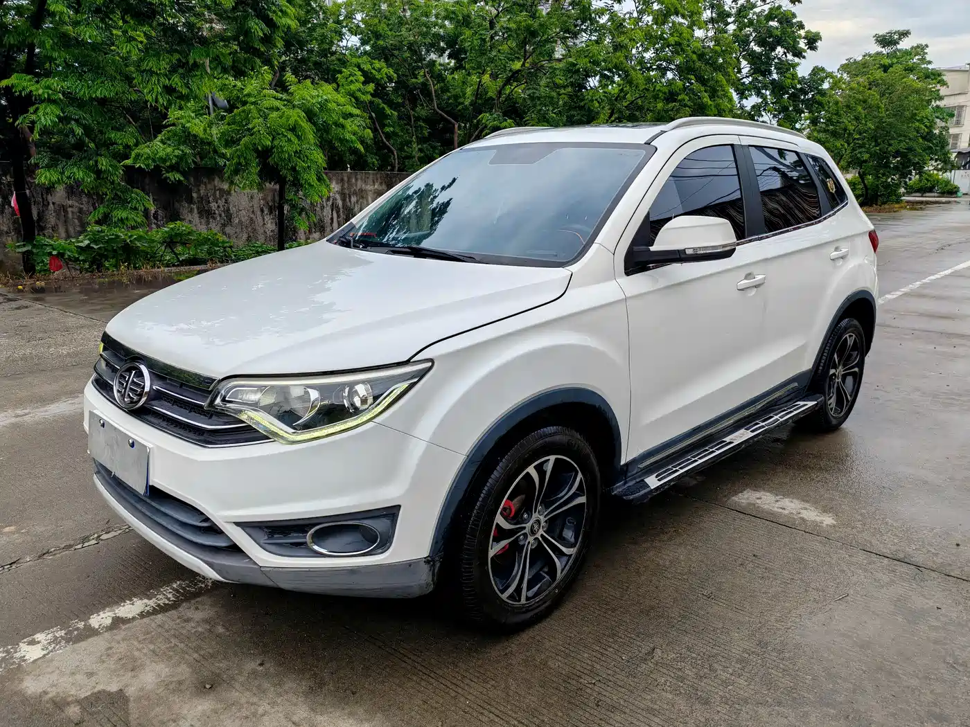 FAW Senya R7 2018 2017 Facelift 1.6L Automatic Luxury