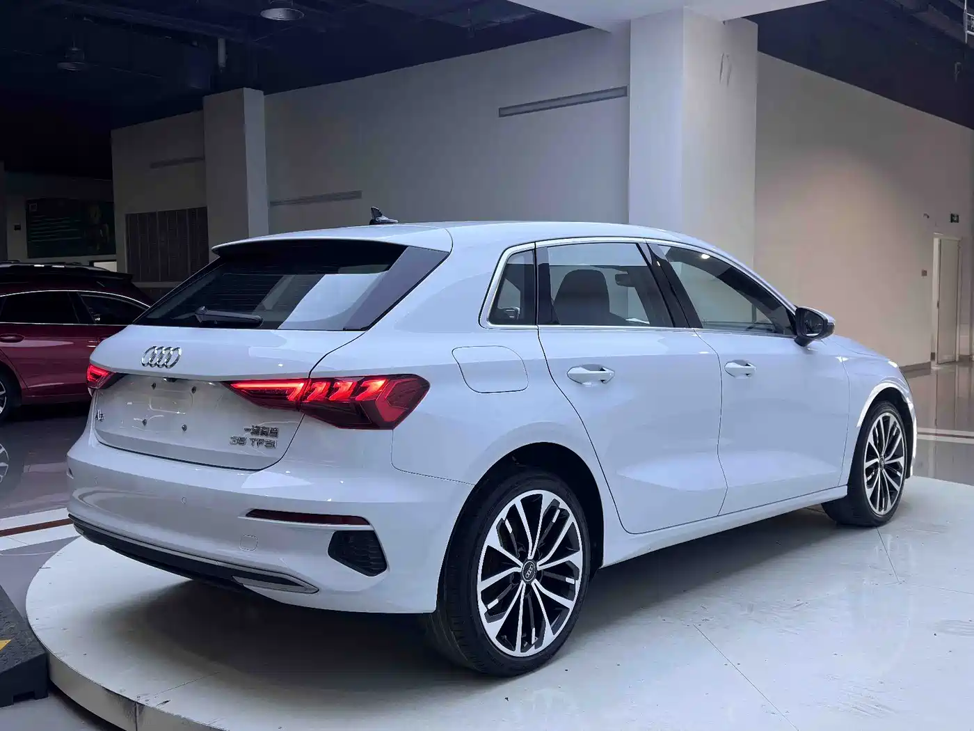 Audi A3 2023 Sportback 35 TFSI Luxury Elegance фото 7