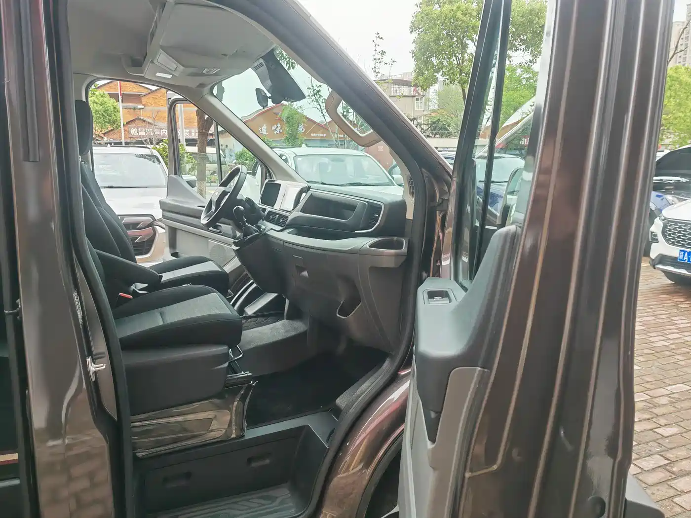 Ford Transit T8 2024 T8 2.0T Diesel Manual Mid-wheelbase Mid-roof 6-seater Multi-purpose Version (2/2/2) фото 12