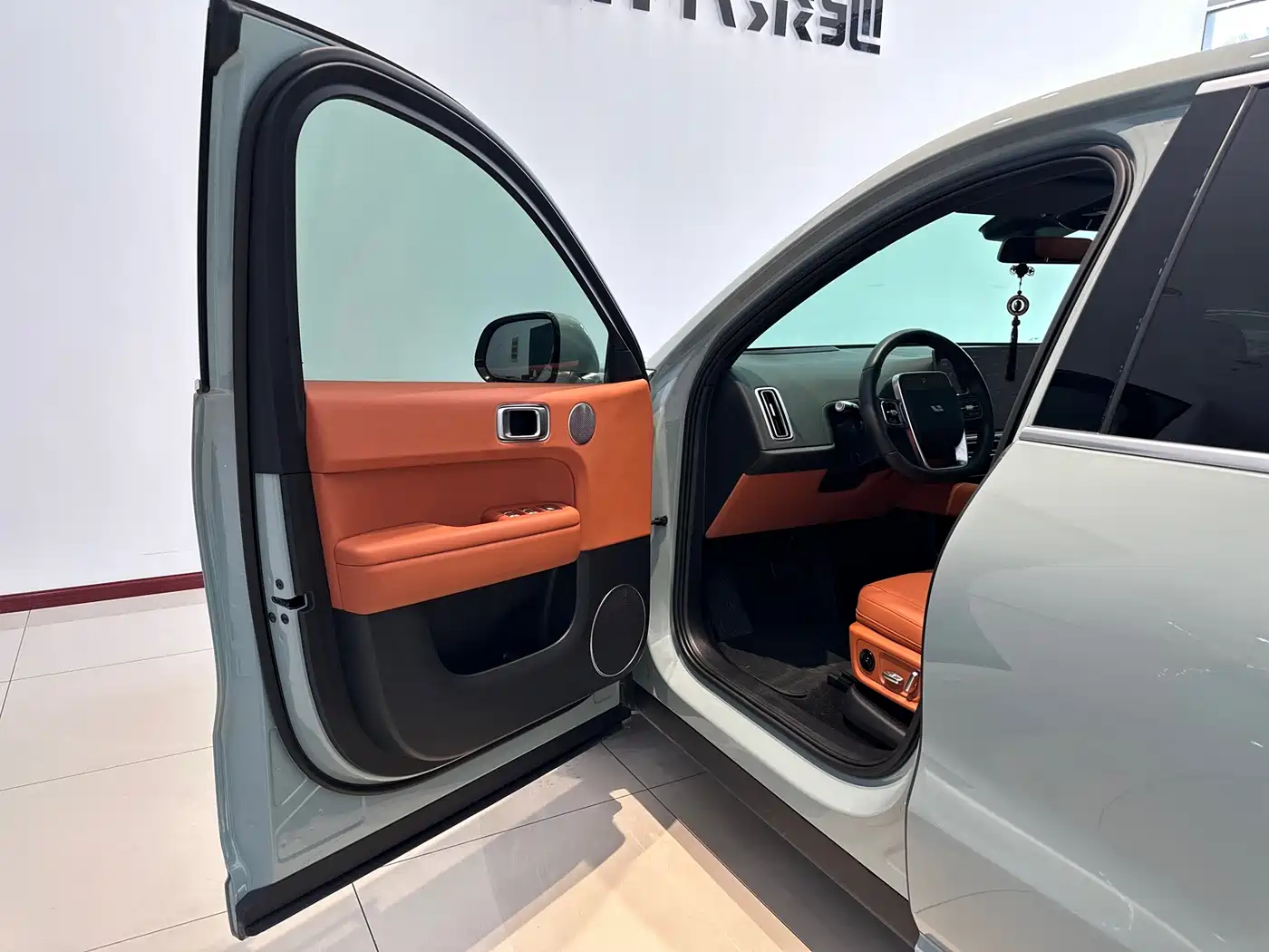 Li Auto L6, миниатюра 10