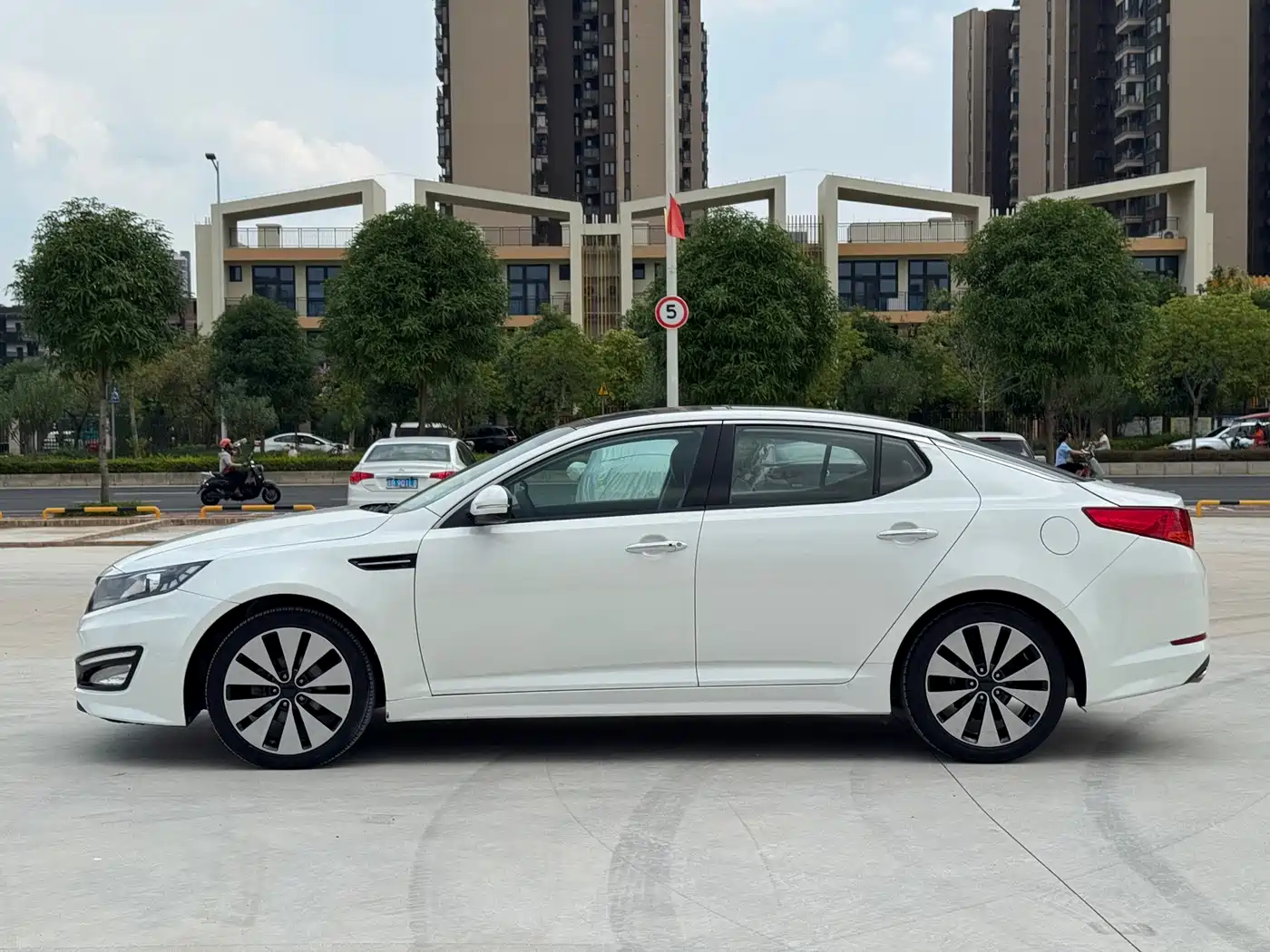 Kia K5 2013 2012 2.0L Automatic DLX