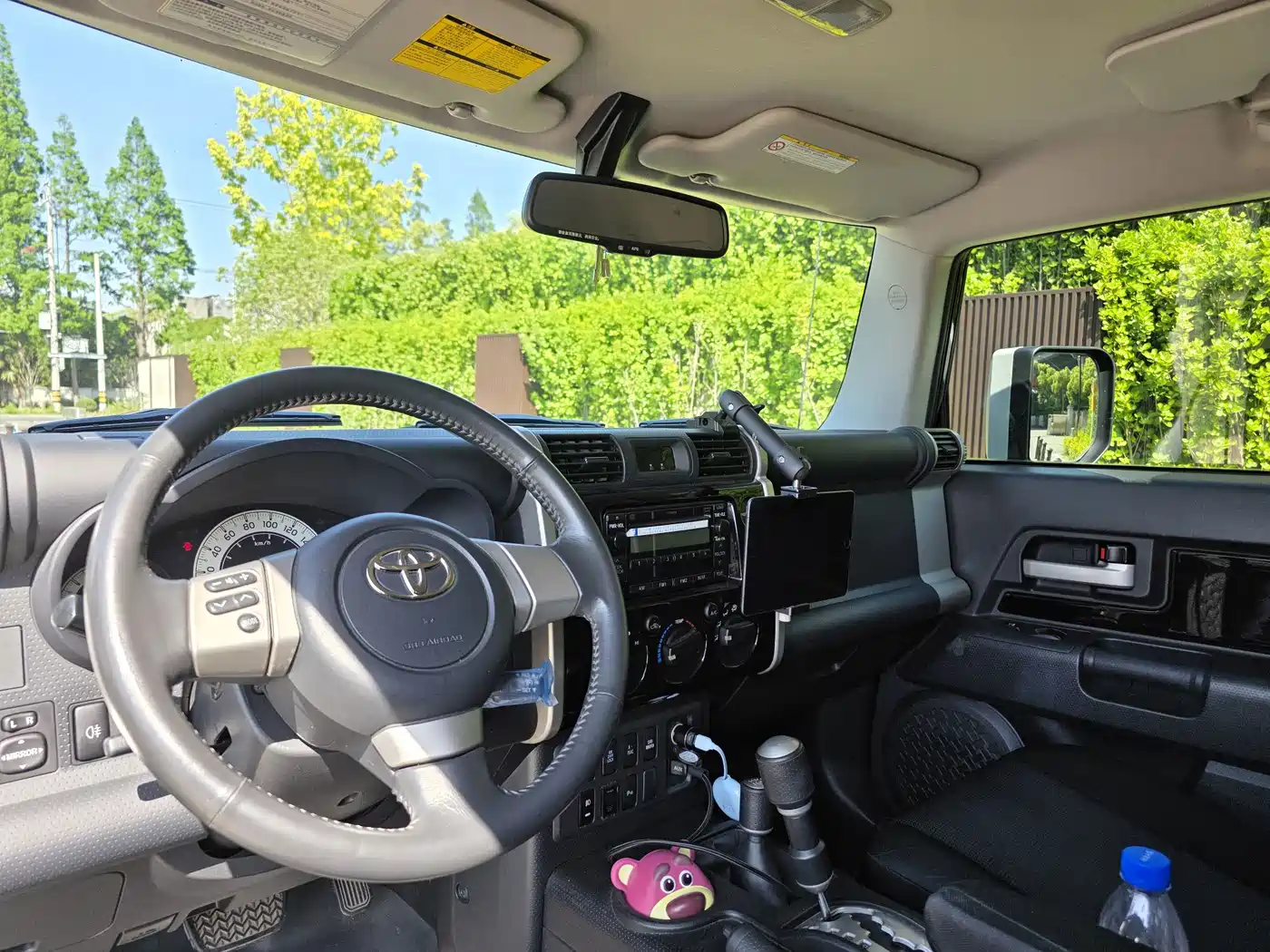 Toyota FJ Cruiser 2011 4.0L фото 8