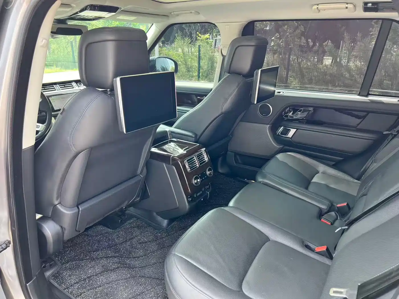 Photo 10 - Land Rover Range Rover