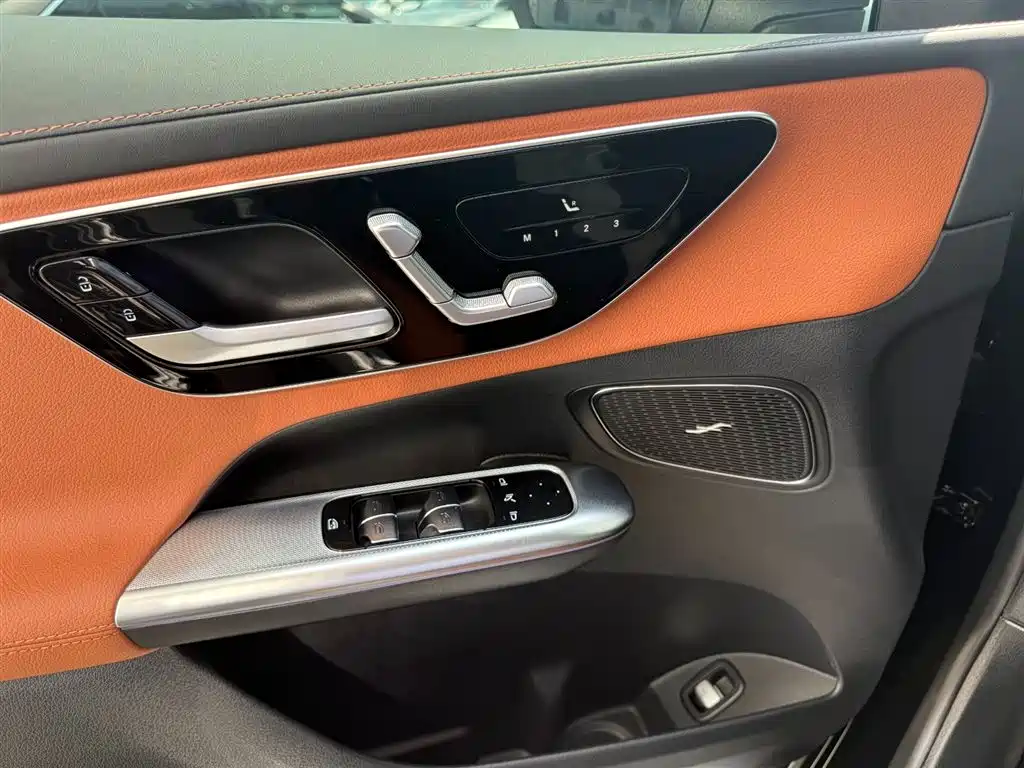Mercedes-Benz GLC 2025 Facelift GLC 260 L 4MATIC Luxury фото 12