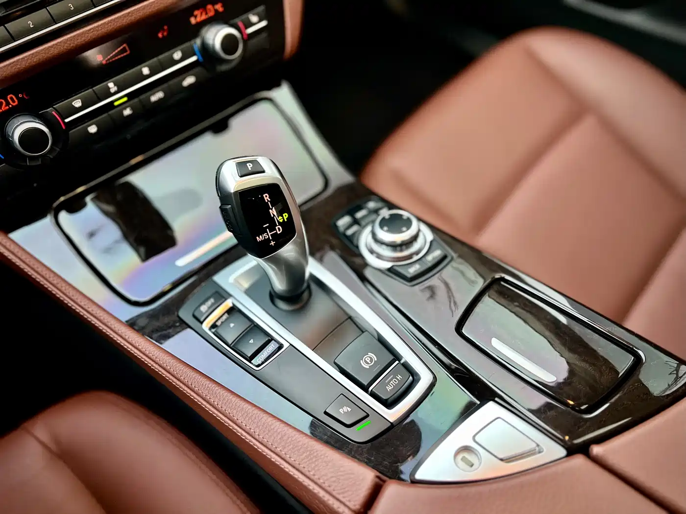 BMW 5 Series 2014 525Li Leading фото 16