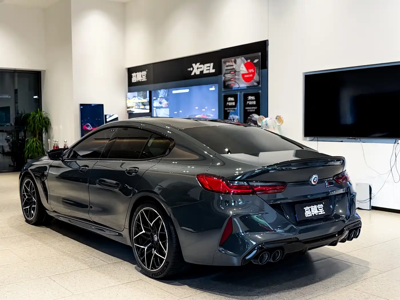 2023 BMW M8