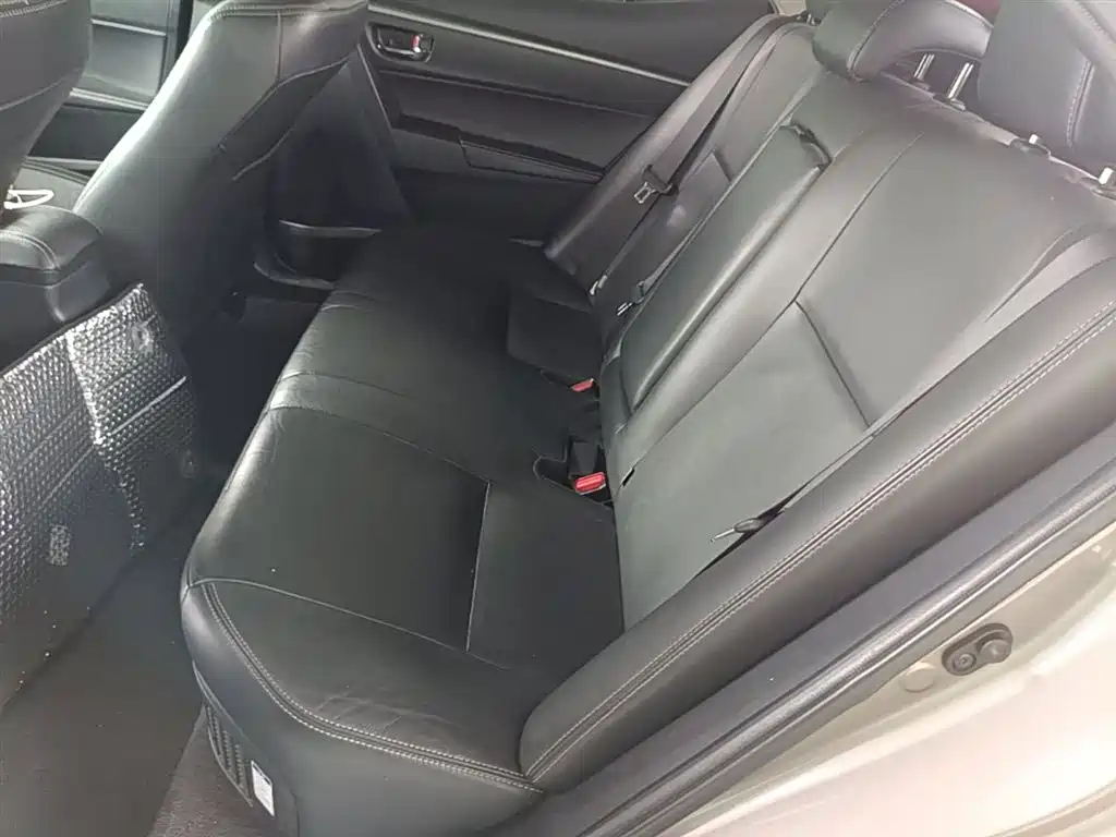 Toyota Corolla 2017 Facelift Hybrid 1.8L E-CVT Elite Edition фото 17