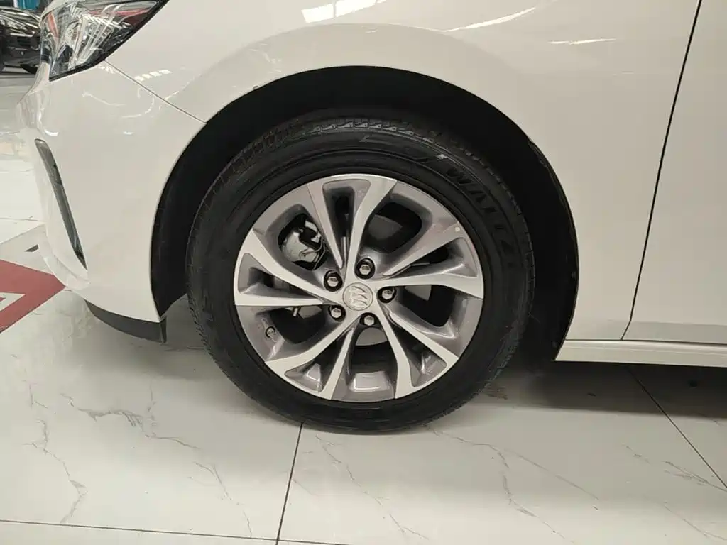 صورة 23 - Buick Verano