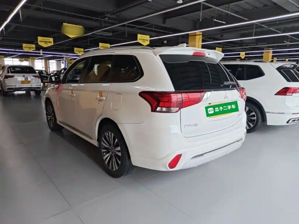 MITSUBISHI OUTLANDER