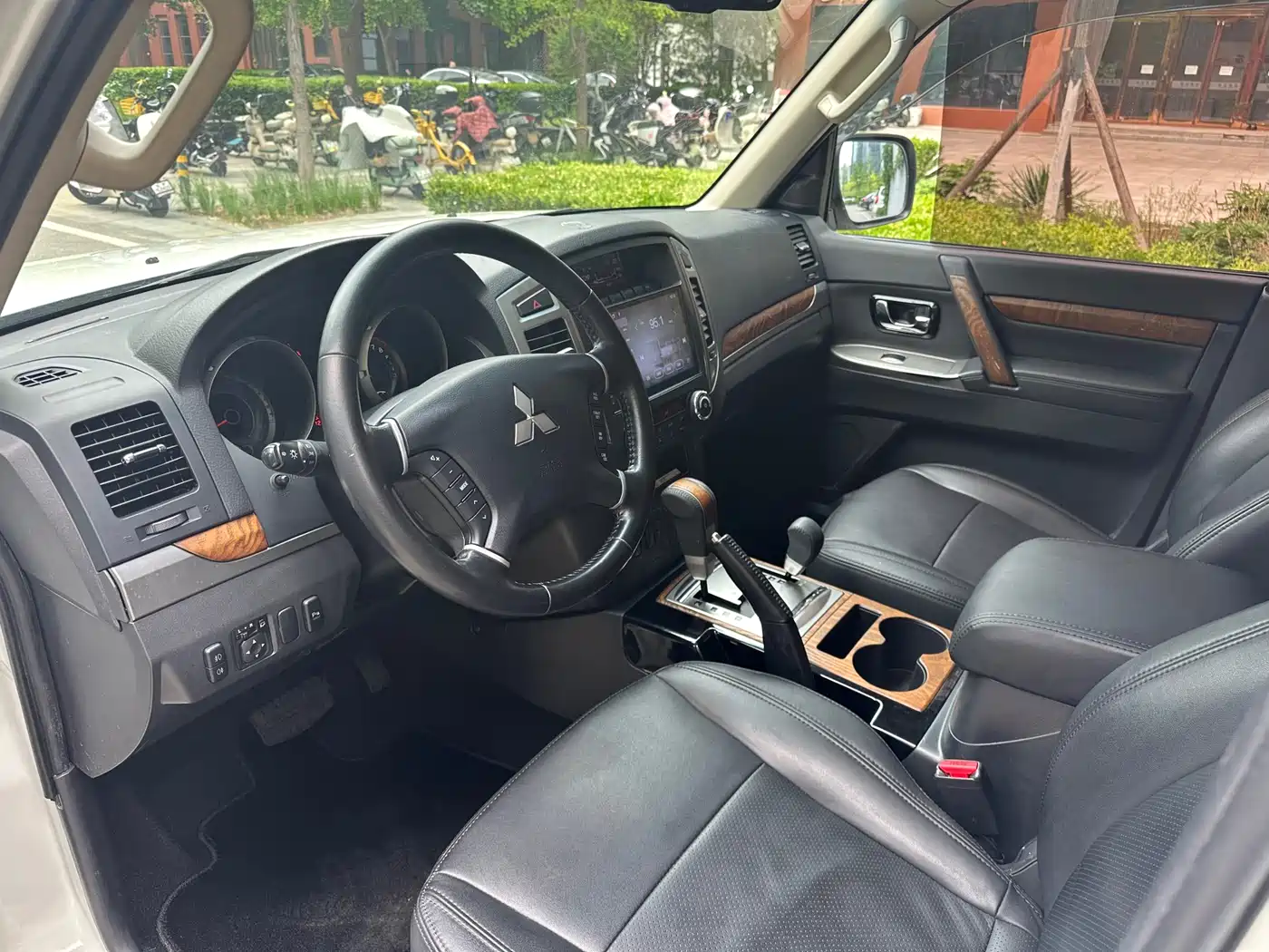 Mitsubishi Pajero (Import) 2019 3.0L Auto Standard Version фото 10