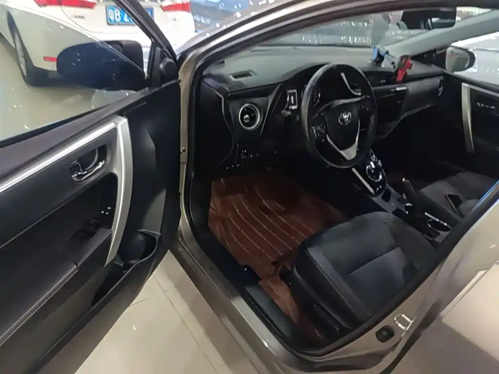 Toyota Corolla Twin Engine E+ 2019 1.8L E-CVT Luxury Edition фото 16