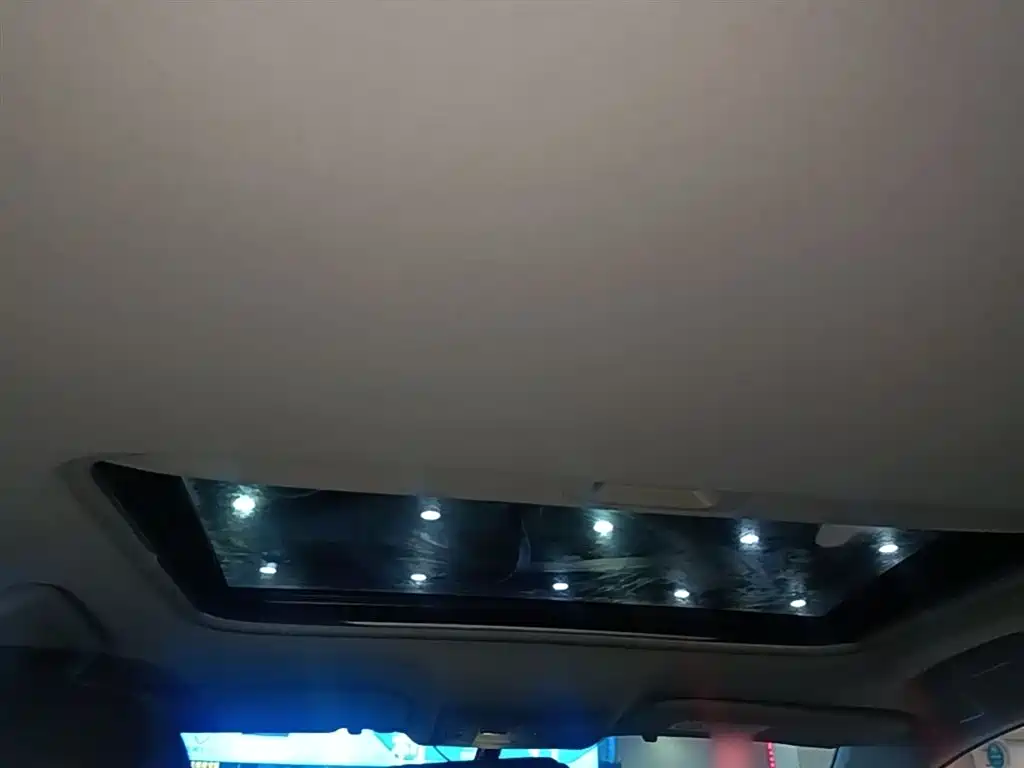 Toyota Corolla Twin Engine E+ 2019 1.8L E-CVT Luxury Edition фото 18
