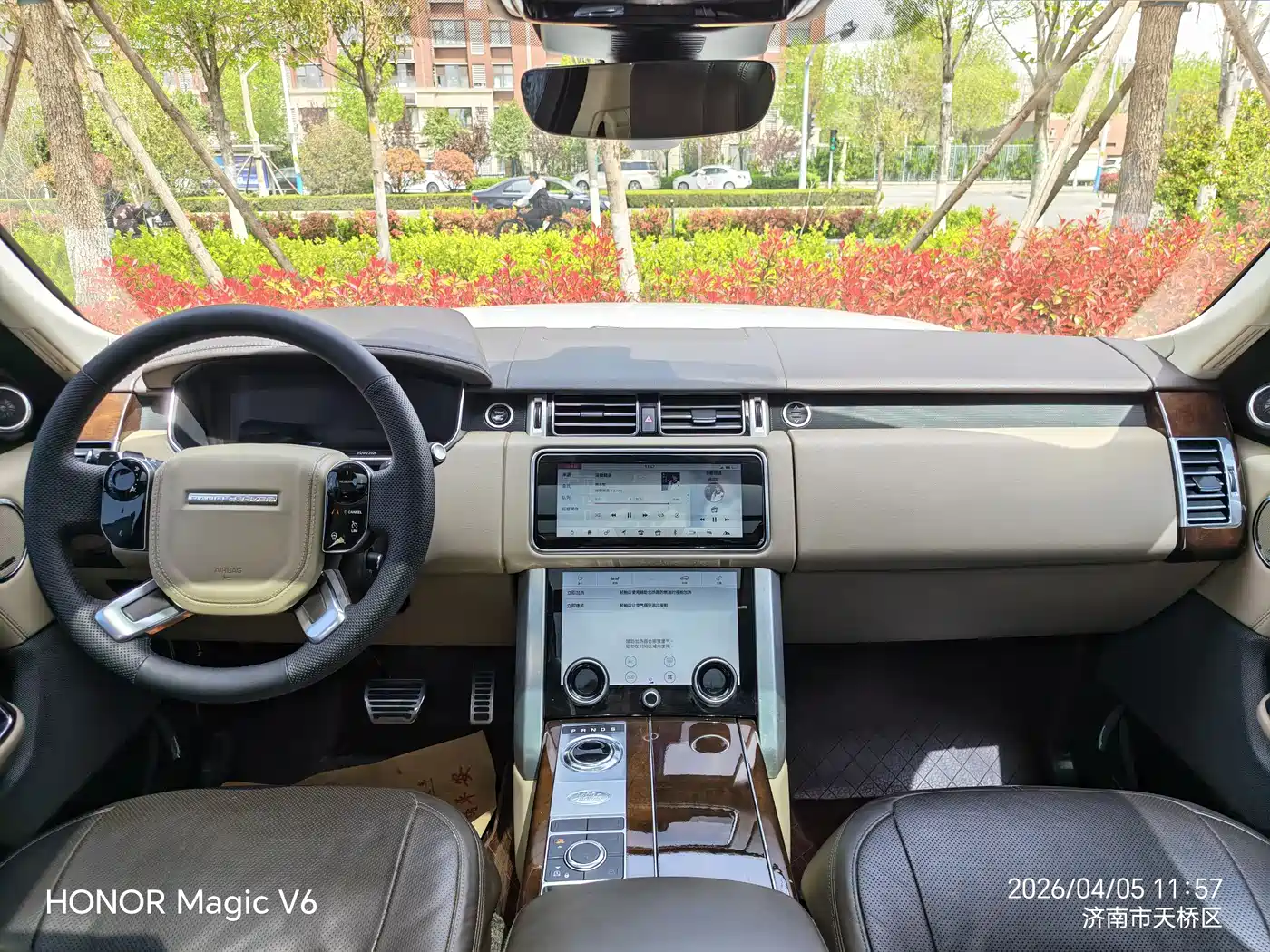 Land Rover Range Rover 2021 3.0 L6 Heritage Extended Classic Edition фото 6
