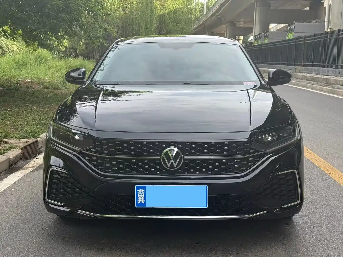 Volkswagen Passat 2022 330TSI Starlight Elite Edition фото 2