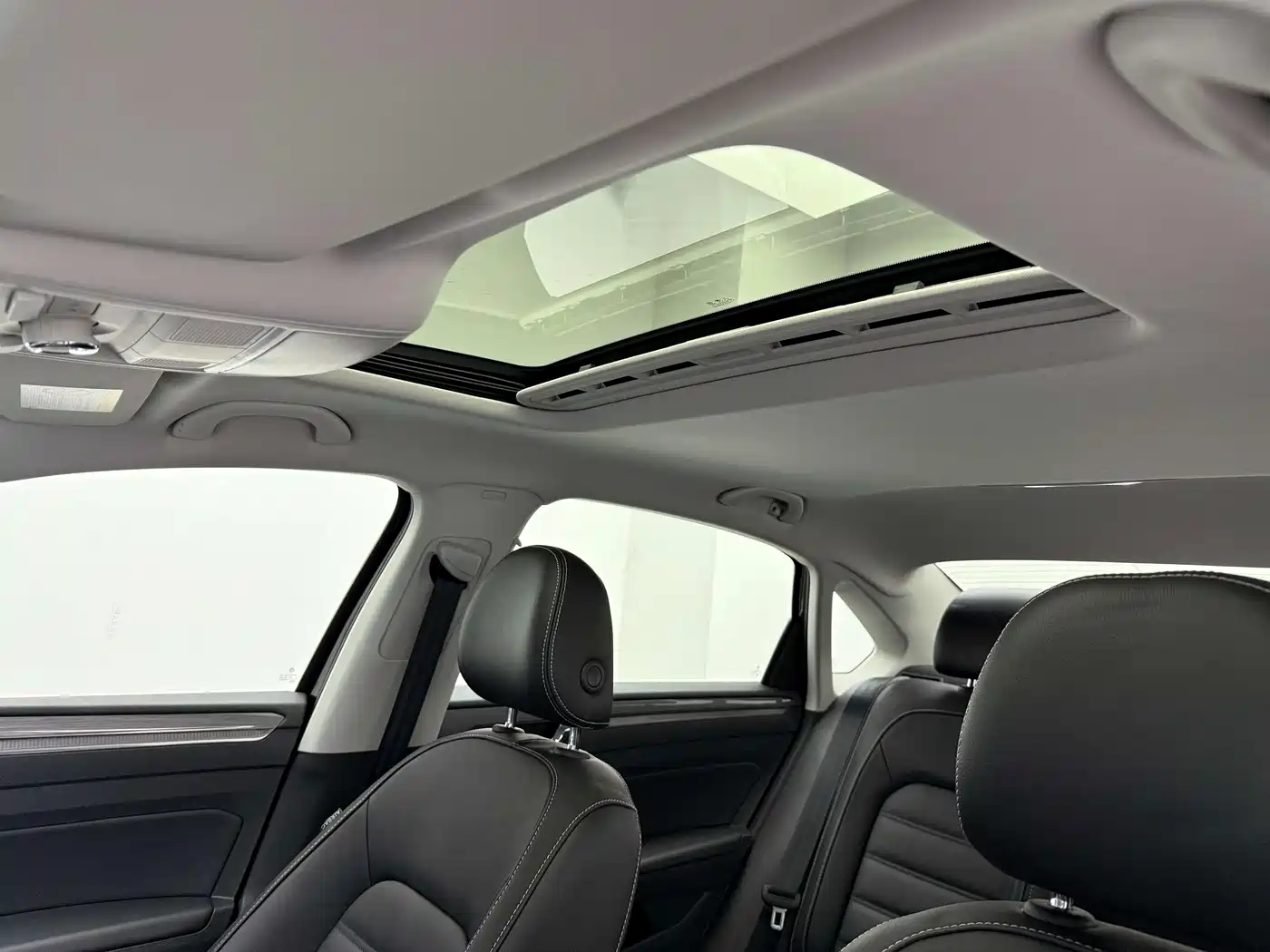 Volkswagen Passat 2017 330TSI DSG Prestige фото 25