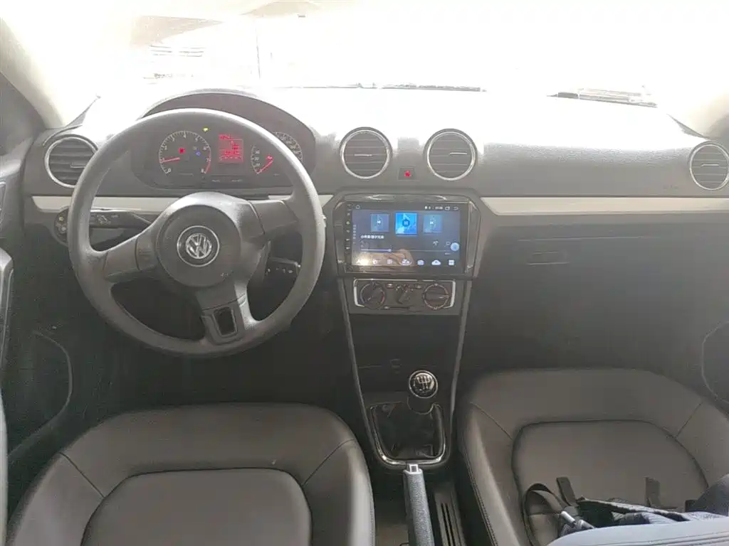 Volkswagen Jetta 2015 1.4L Manual Comfort фото 10